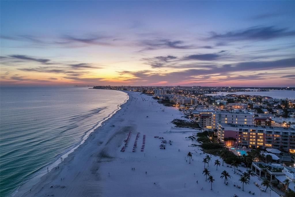 En Venta: $695,000 (2 camas, 2 baños, 1280 Pies cuadrados)