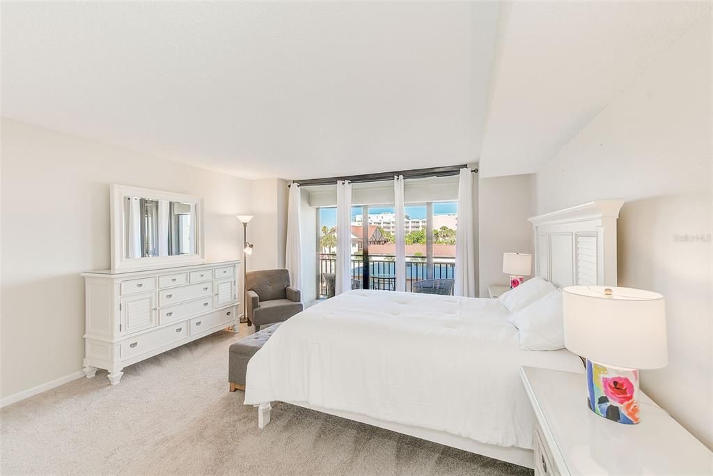 En Venta: $695,000 (2 camas, 2 baños, 1280 Pies cuadrados)