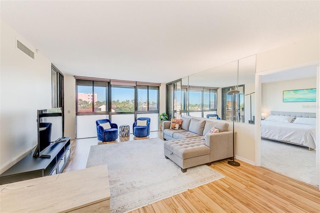 En Venta: $695,000 (2 camas, 2 baños, 1280 Pies cuadrados)