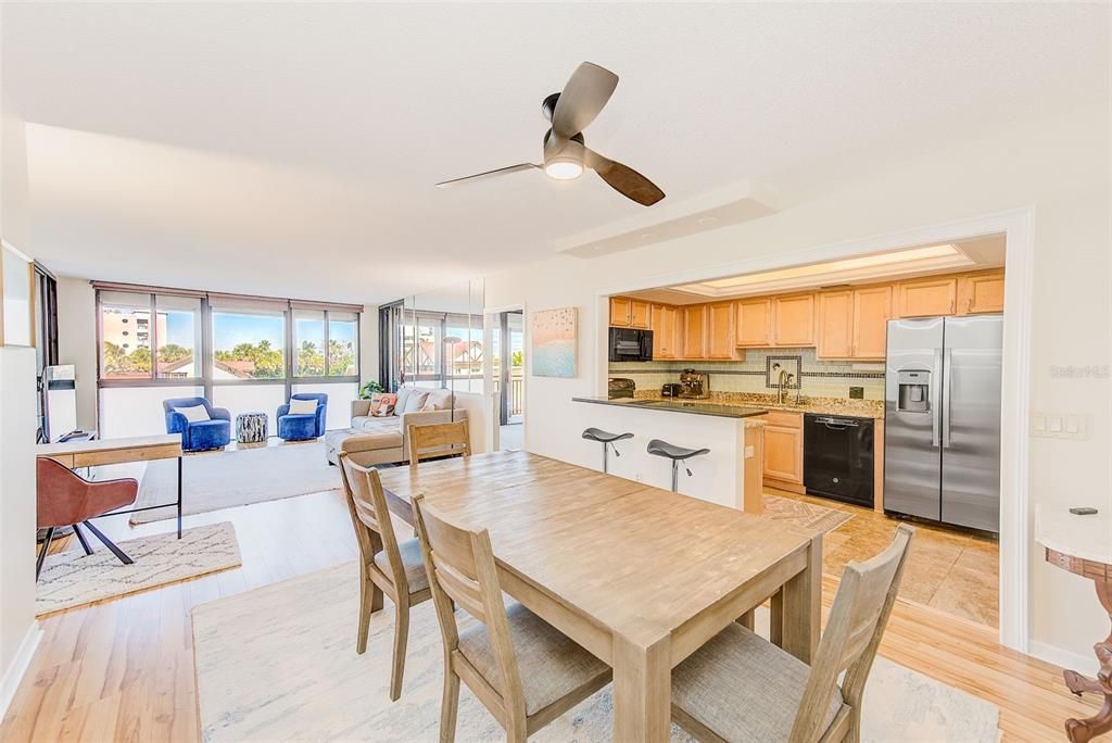 En Venta: $695,000 (2 camas, 2 baños, 1280 Pies cuadrados)