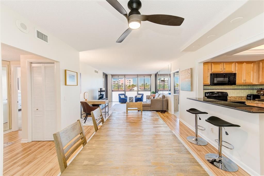 En Venta: $695,000 (2 camas, 2 baños, 1280 Pies cuadrados)