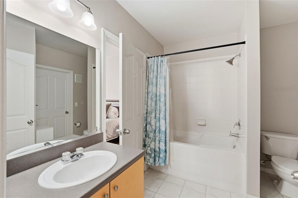 待售: $253,999 (1 贝兹, 1 浴室, 947 平方英尺)