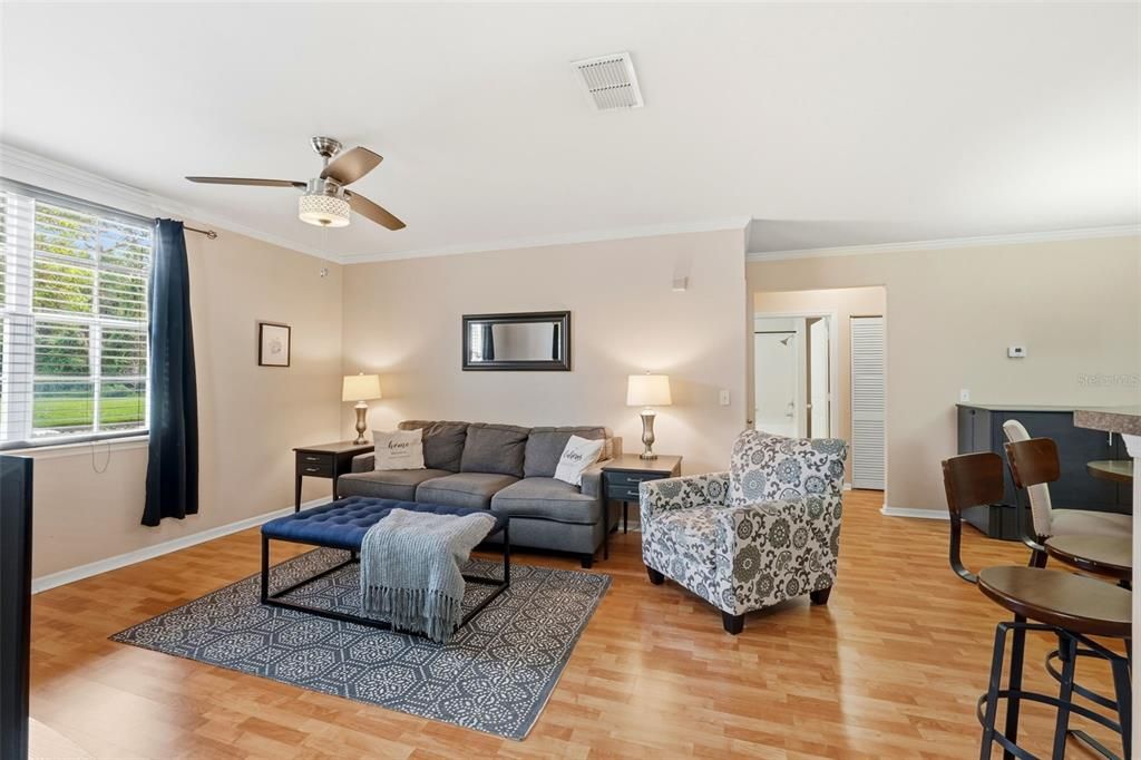 待售: $253,999 (1 贝兹, 1 浴室, 947 平方英尺)