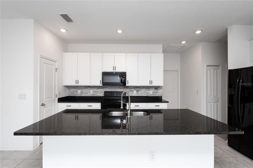 For Rent: $2,200 (3 beds, 2 baths, 1485 Square Feet)