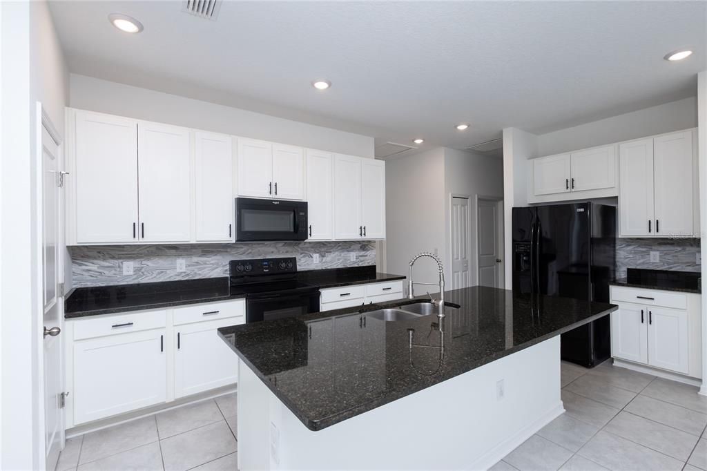 For Rent: $2,200 (3 beds, 2 baths, 1485 Square Feet)