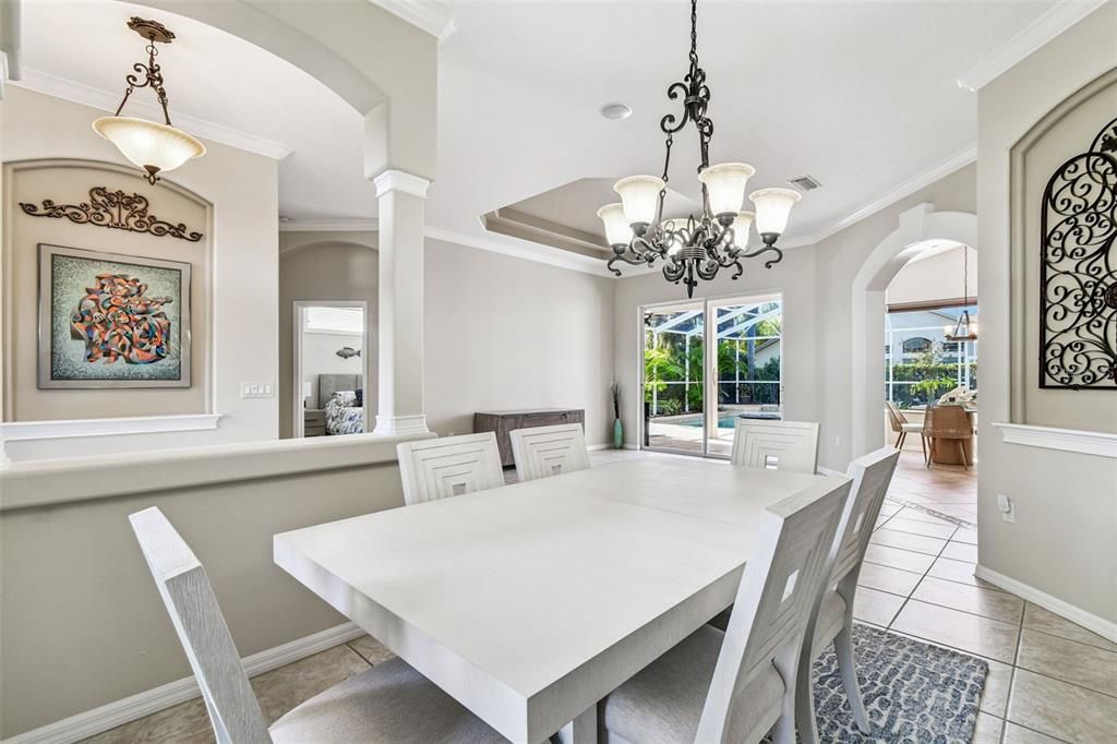 Под контрактом: $999,000 (5 спален, 3 ванн, 3054 Квадратных фут)