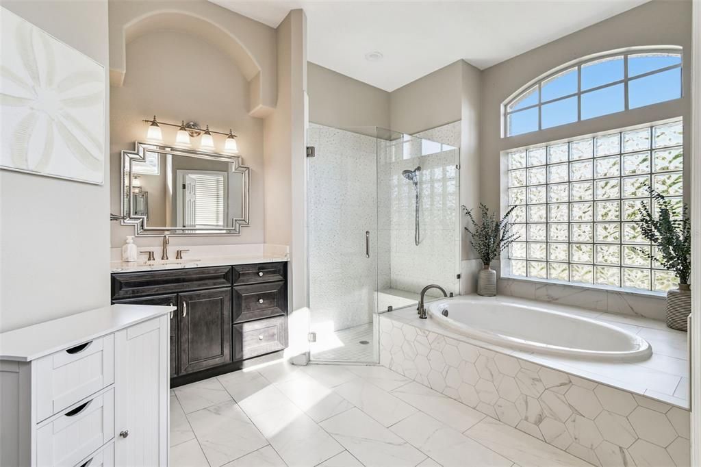 Под контрактом: $999,000 (5 спален, 3 ванн, 3054 Квадратных фут)