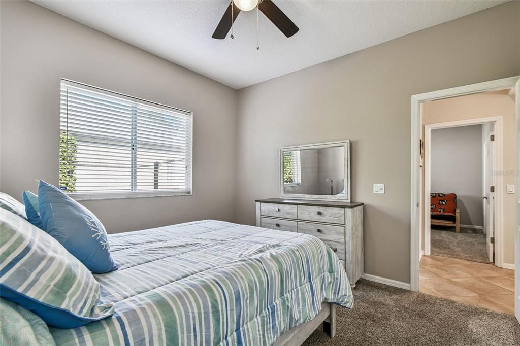 Под контрактом: $999,000 (5 спален, 3 ванн, 3054 Квадратных фут)