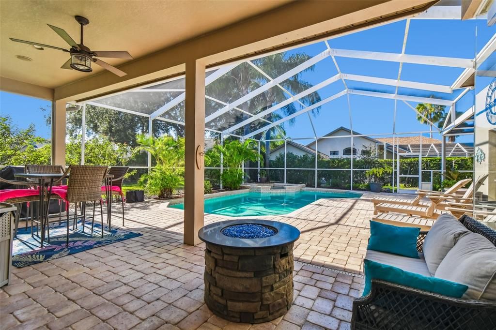 Под контрактом: $999,000 (5 спален, 3 ванн, 3054 Квадратных фут)