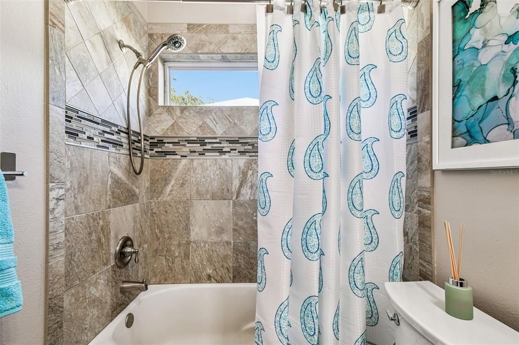 Под контрактом: $999,000 (5 спален, 3 ванн, 3054 Квадратных фут)