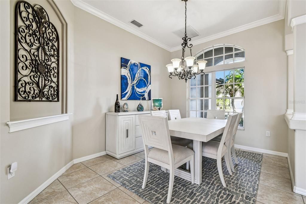 Под контрактом: $999,000 (5 спален, 3 ванн, 3054 Квадратных фут)