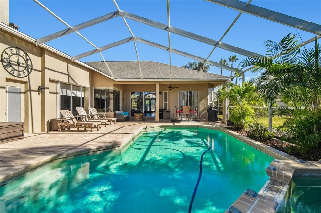 Под контрактом: $999,000 (5 спален, 3 ванн, 3054 Квадратных фут)