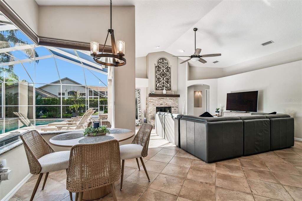 Под контрактом: $999,000 (5 спален, 3 ванн, 3054 Квадратных фут)