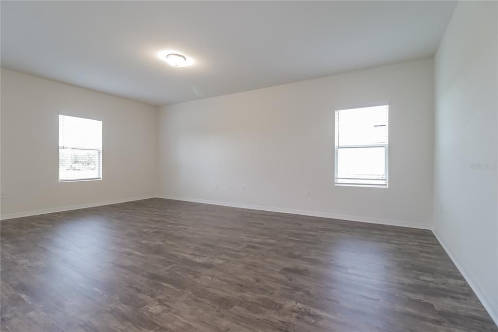 For Rent: $2,405 (4 beds, 2 baths, 1909 Square Feet)