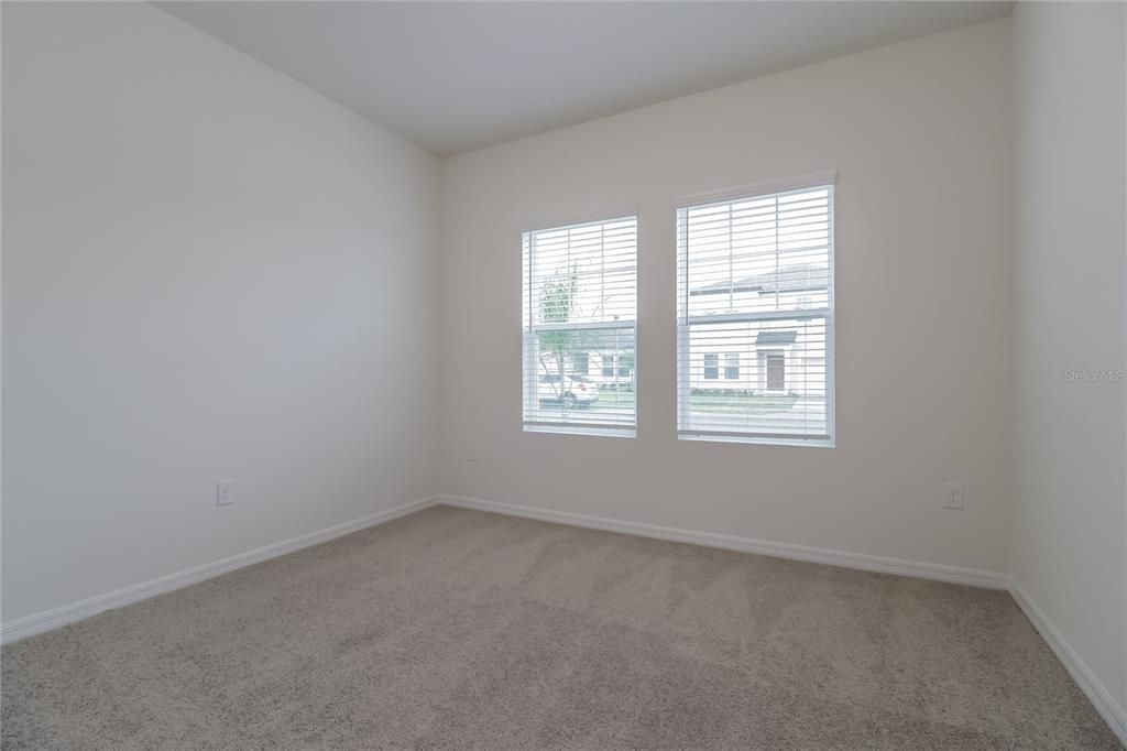 For Rent: $2,405 (4 beds, 2 baths, 1909 Square Feet)