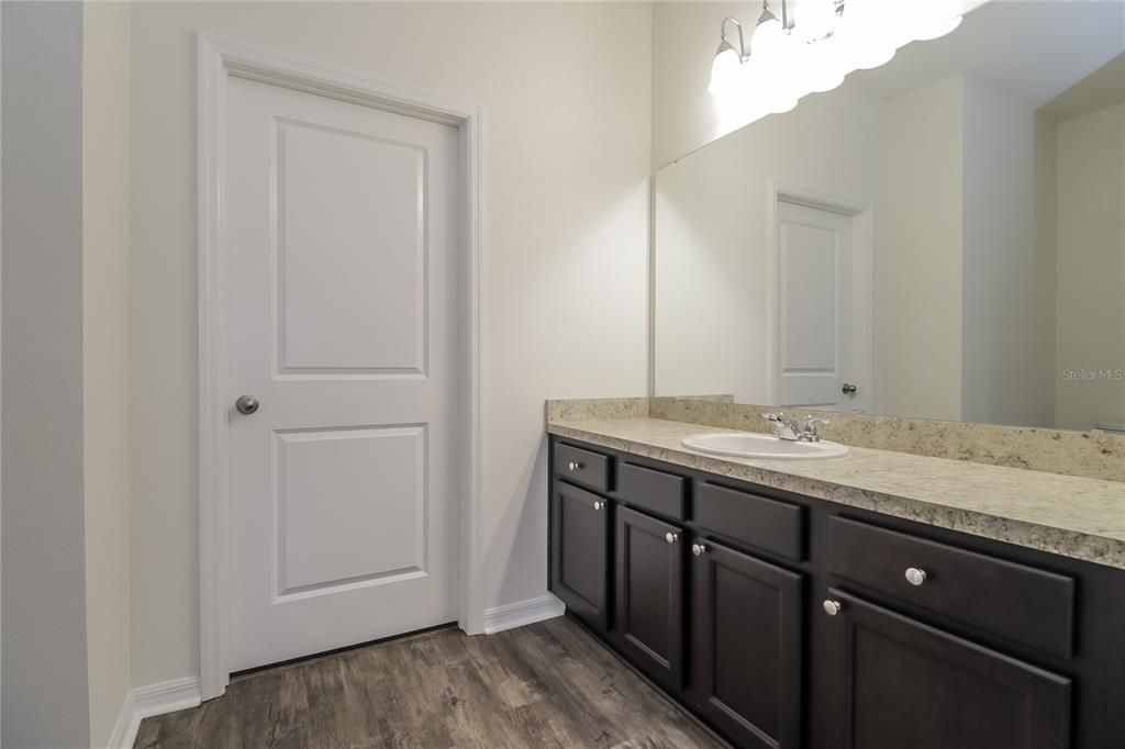 For Rent: $2,405 (4 beds, 2 baths, 1909 Square Feet)