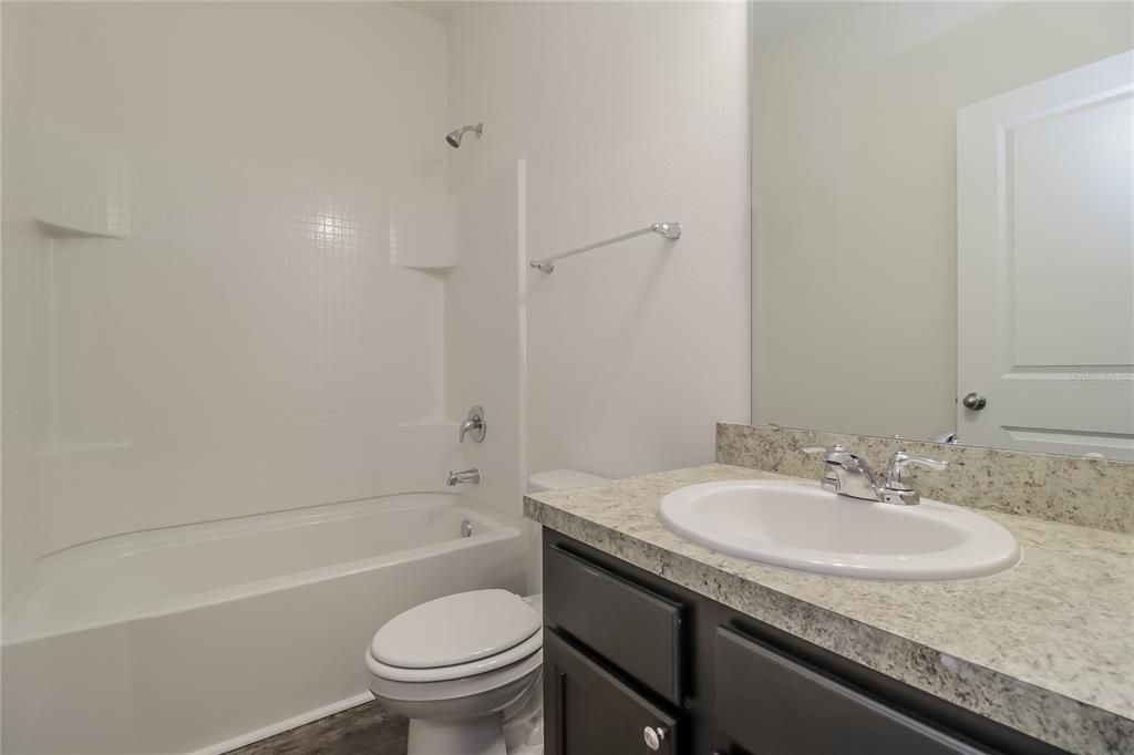 For Rent: $2,405 (4 beds, 2 baths, 1909 Square Feet)