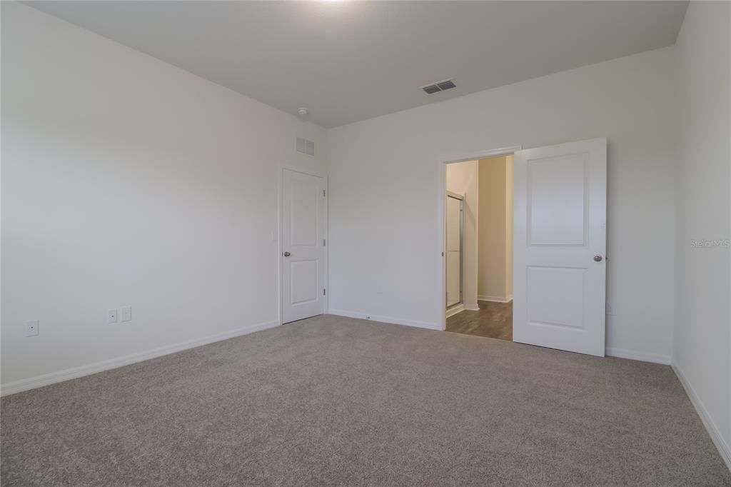 For Rent: $2,405 (4 beds, 2 baths, 1909 Square Feet)