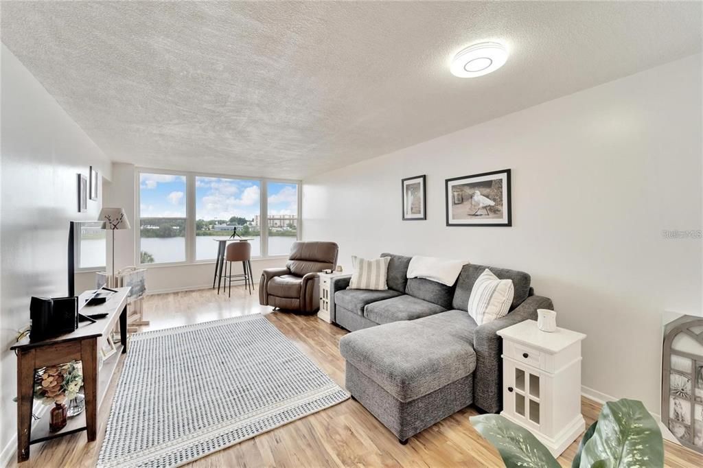 待售: $139,400 (2 贝兹, 2 浴室, 1190 平方英尺)