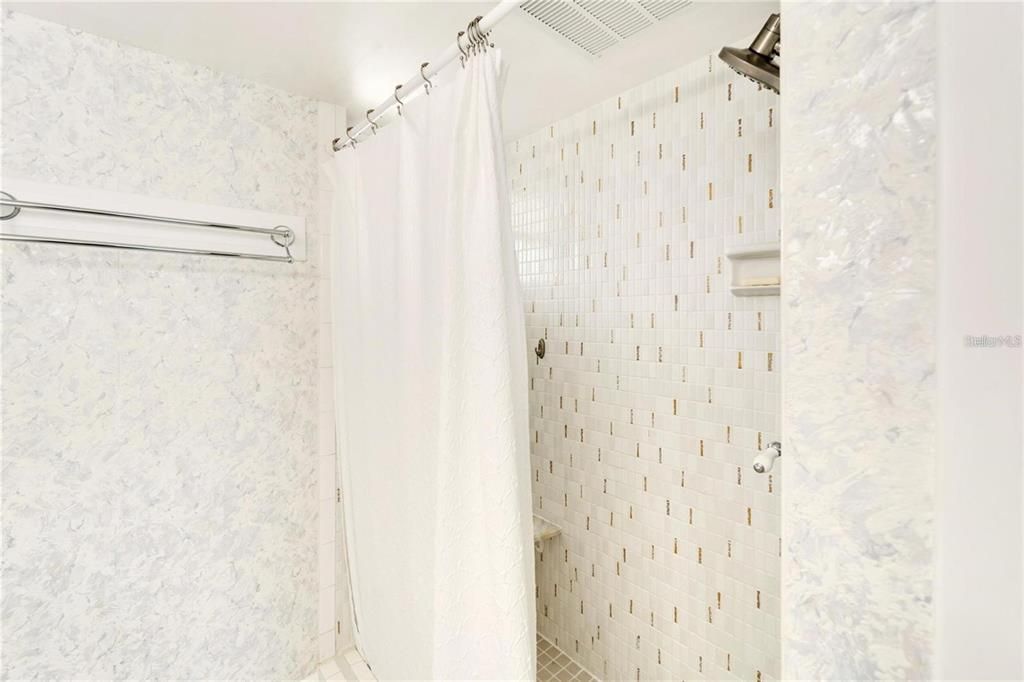 待售: $139,400 (2 贝兹, 2 浴室, 1190 平方英尺)