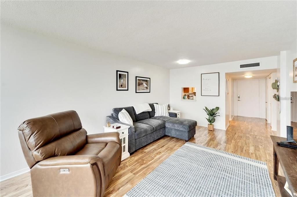 待售: $139,400 (2 贝兹, 2 浴室, 1190 平方英尺)