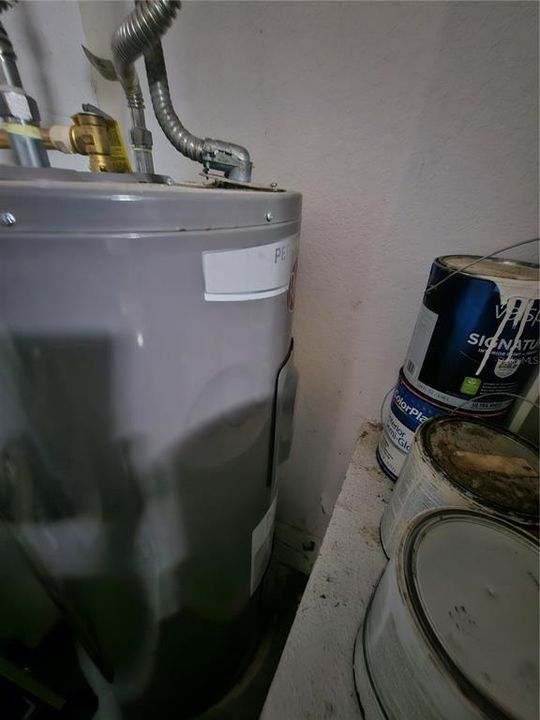 合同活跃: $250,000 (3 贝兹, 2 浴室, 1425 平方英尺)