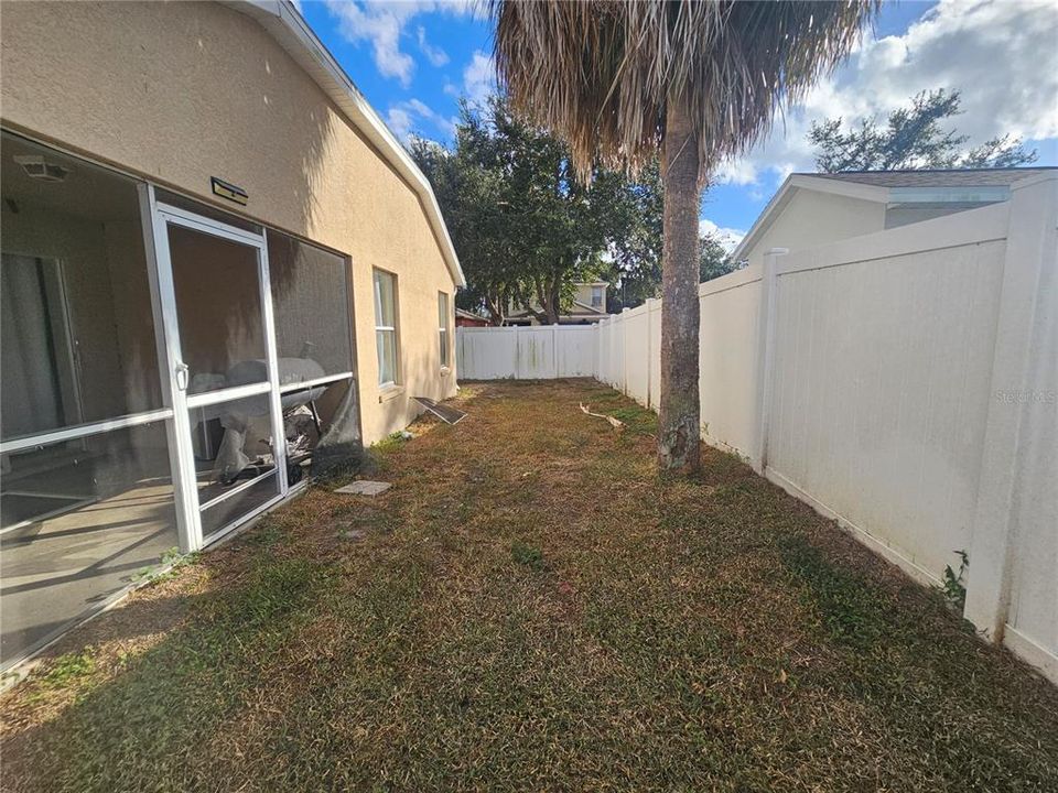 合同活跃: $250,000 (3 贝兹, 2 浴室, 1425 平方英尺)