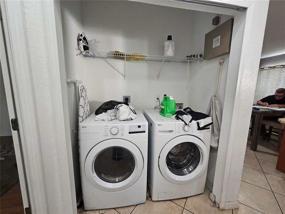 合同活跃: $250,000 (3 贝兹, 2 浴室, 1425 平方英尺)