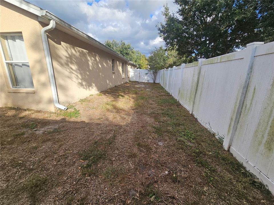 合同活跃: $250,000 (3 贝兹, 2 浴室, 1425 平方英尺)