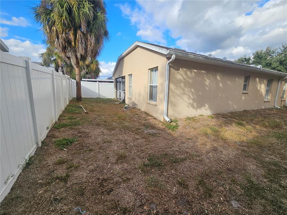 合同活跃: $250,000 (3 贝兹, 2 浴室, 1425 平方英尺)