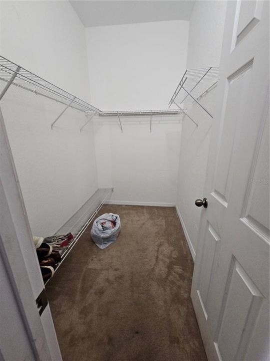 合同活跃: $250,000 (3 贝兹, 2 浴室, 1425 平方英尺)