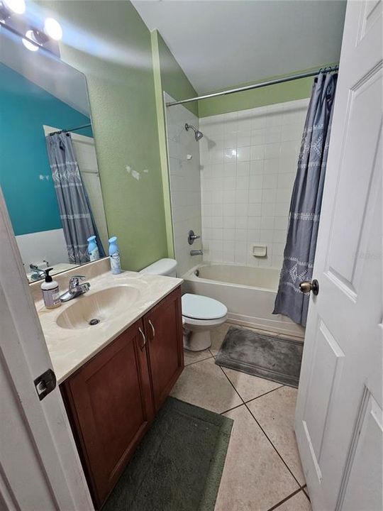 合同活跃: $250,000 (3 贝兹, 2 浴室, 1425 平方英尺)