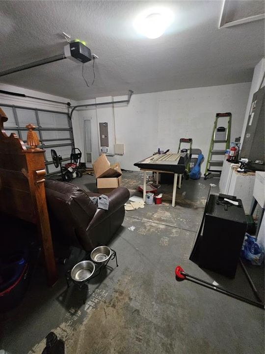 合同活跃: $250,000 (3 贝兹, 2 浴室, 1425 平方英尺)