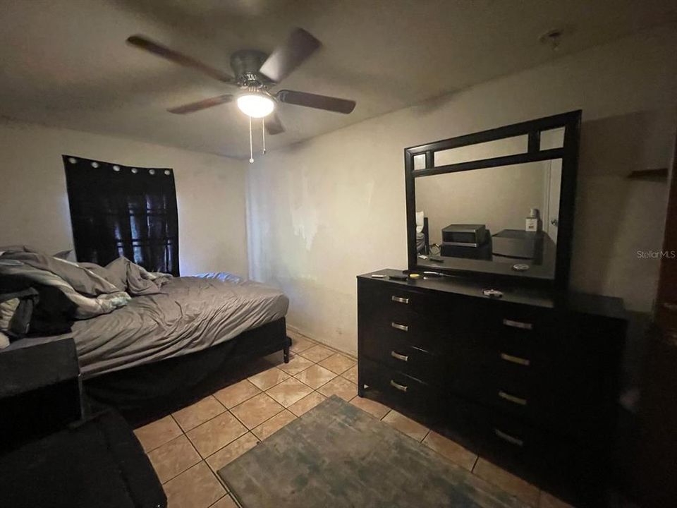 待售: $229,000 (5 贝兹, 2 浴室, 2096 平方英尺)