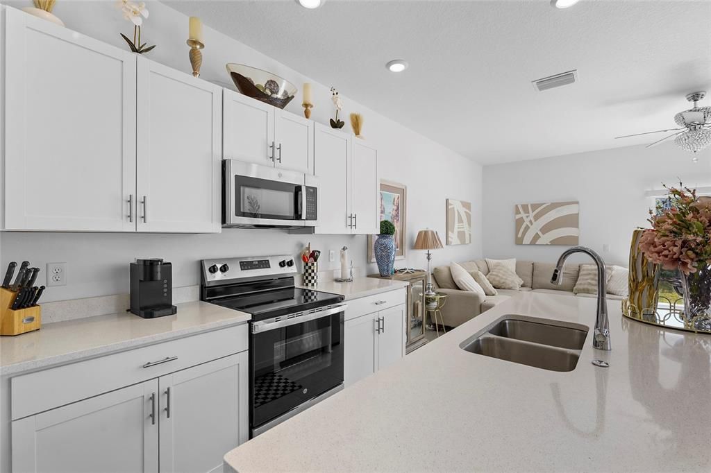 For Rent: $2,600 (3 beds, 2 baths, 1587 Square Feet)