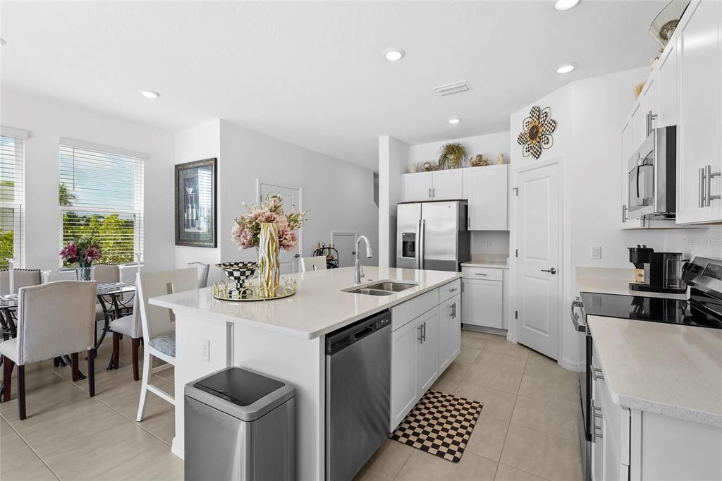 For Rent: $2,600 (3 beds, 2 baths, 1587 Square Feet)