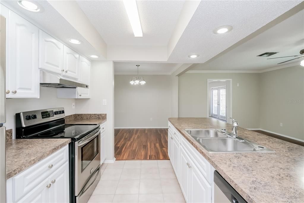 В аренду: $2,110 (3 спален, 2 ванн, 1782 Квадратных фут)