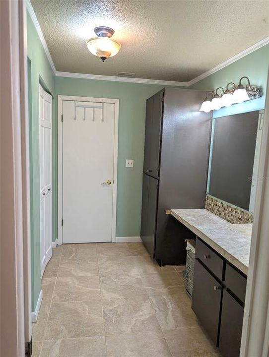 待售: $639,000 (5 贝兹, 2 浴室, 3601 平方英尺)