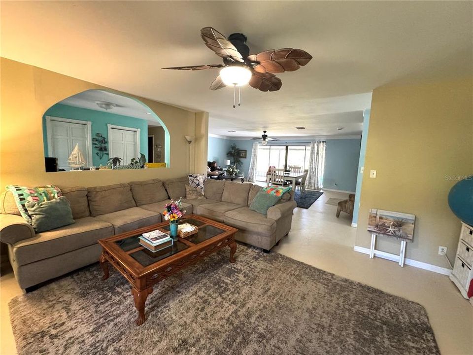 待售: $639,000 (5 贝兹, 2 浴室, 3601 平方英尺)