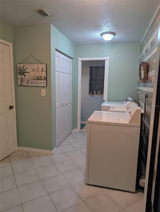 待售: $639,000 (5 贝兹, 2 浴室, 3601 平方英尺)