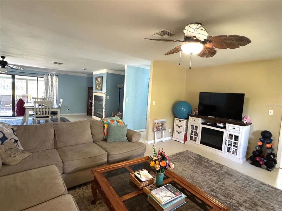 待售: $639,000 (5 贝兹, 2 浴室, 3601 平方英尺)