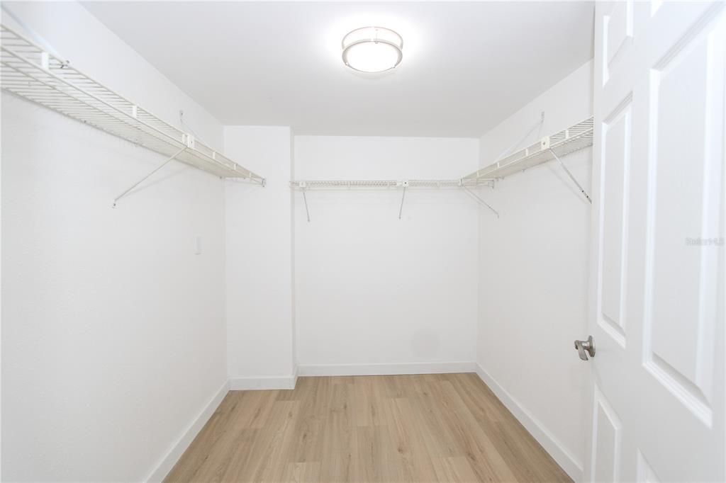 На продажу: $319,000 (2 спален, 2 ванн, 1170 Квадратных фут)