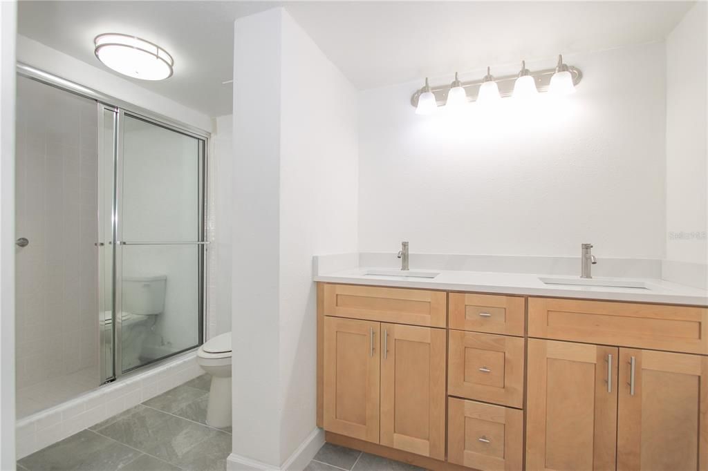 На продажу: $319,000 (2 спален, 2 ванн, 1170 Квадратных фут)