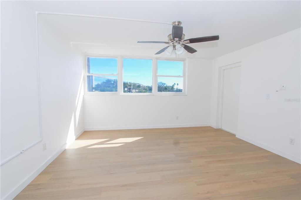 На продажу: $319,000 (2 спален, 2 ванн, 1170 Квадратных фут)