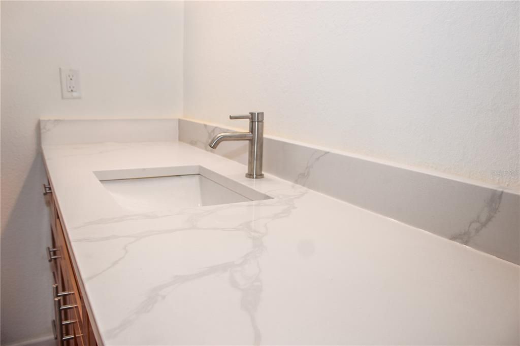 На продажу: $319,000 (2 спален, 2 ванн, 1170 Квадратных фут)