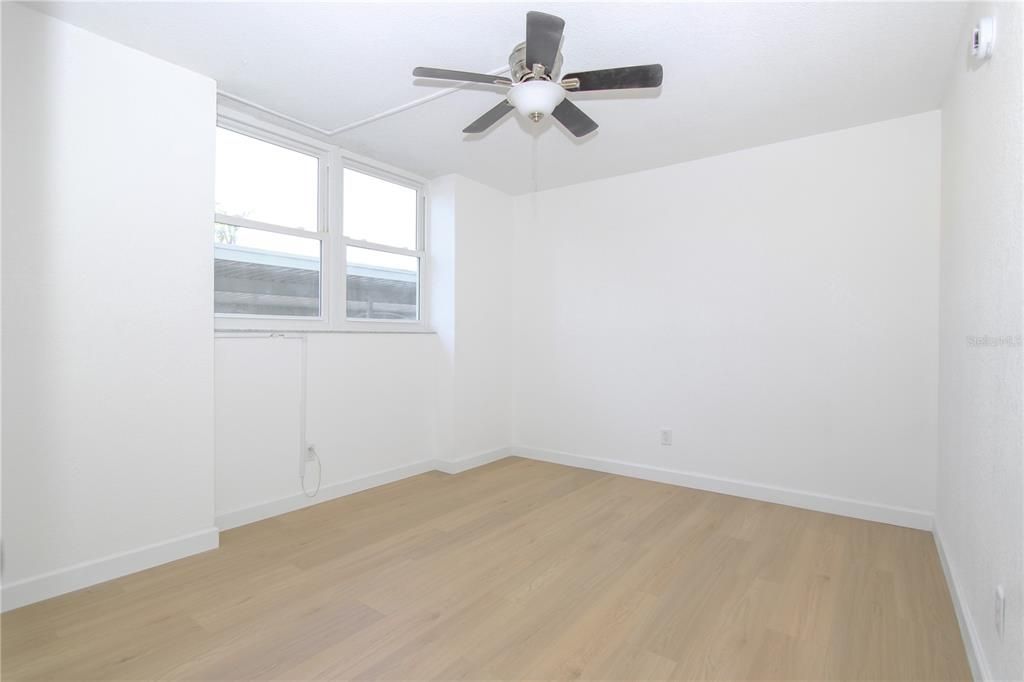 На продажу: $319,000 (2 спален, 2 ванн, 1170 Квадратных фут)