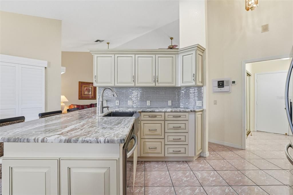 На продажу: $699,000 (3 спален, 3 ванн, 2335 Квадратных фут)