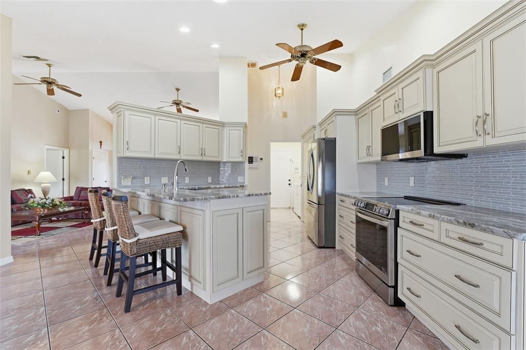 На продажу: $699,000 (3 спален, 3 ванн, 2335 Квадратных фут)