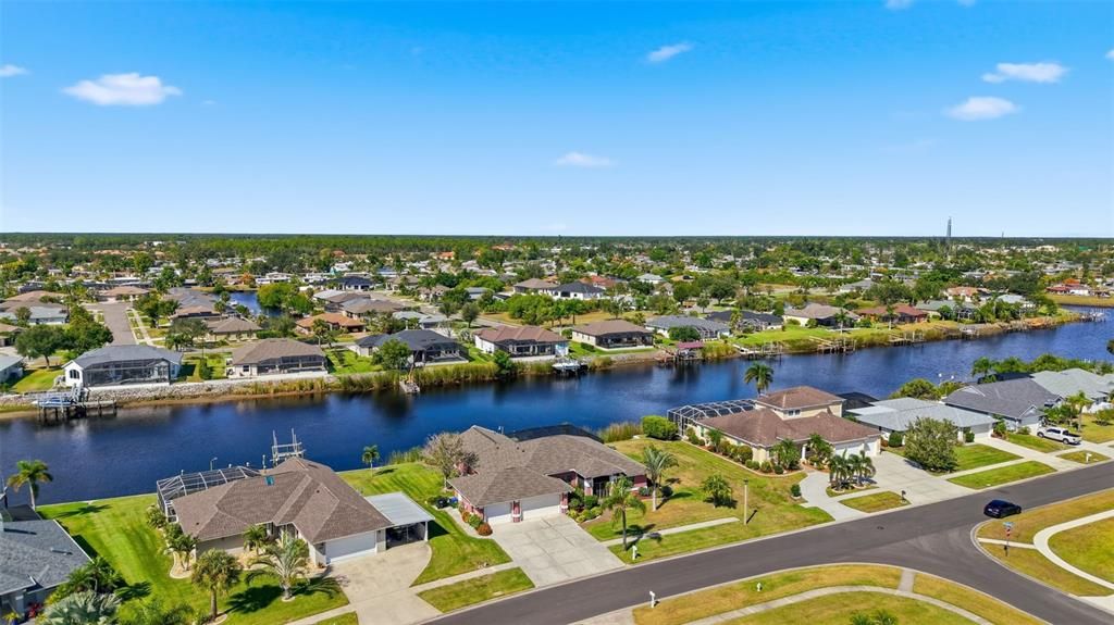 На продажу: $699,000 (3 спален, 3 ванн, 2335 Квадратных фут)