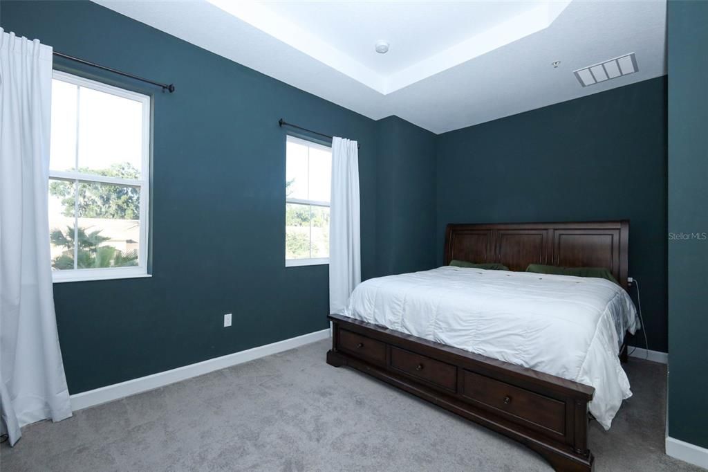 For Sale: $399,900 (3 beds, 3 baths, 1989 Square Feet)